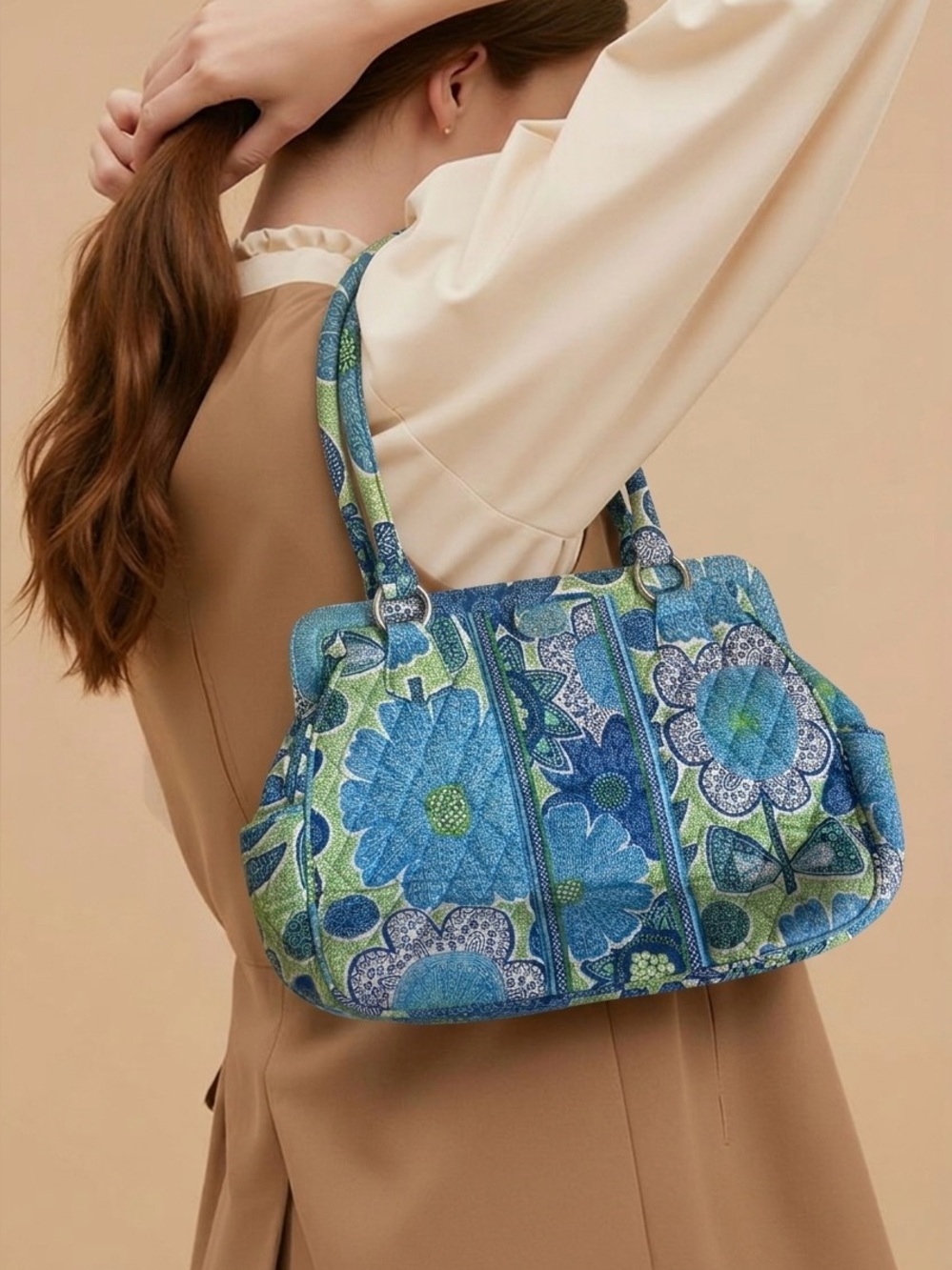 Vera Bradley Women Retired Quilted “Daisy Doodle”Framed handbag